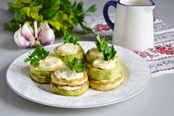 Кабачок жареный с чесноком и майонезом вес.