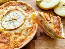 Киш Яблочный с сырной заливкой вес.
