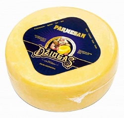 Сыр Джугас (вес) Пармезан 40% круг Азербайджан