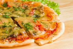 Пицца с ветчиной и грибами вес.