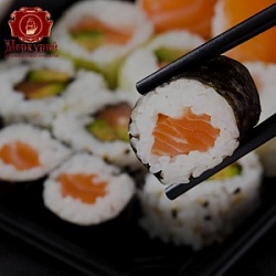 Маки ролл с лососем 1/120