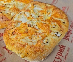 Лепёшка с луком и сыром, вес