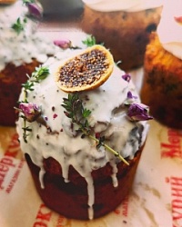 Люксовый кулич с пармезаном, инжиром и ароматными травами, вес