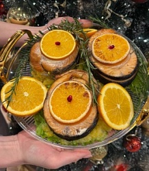 Лосось запеченый на подушке из апельсина вес.